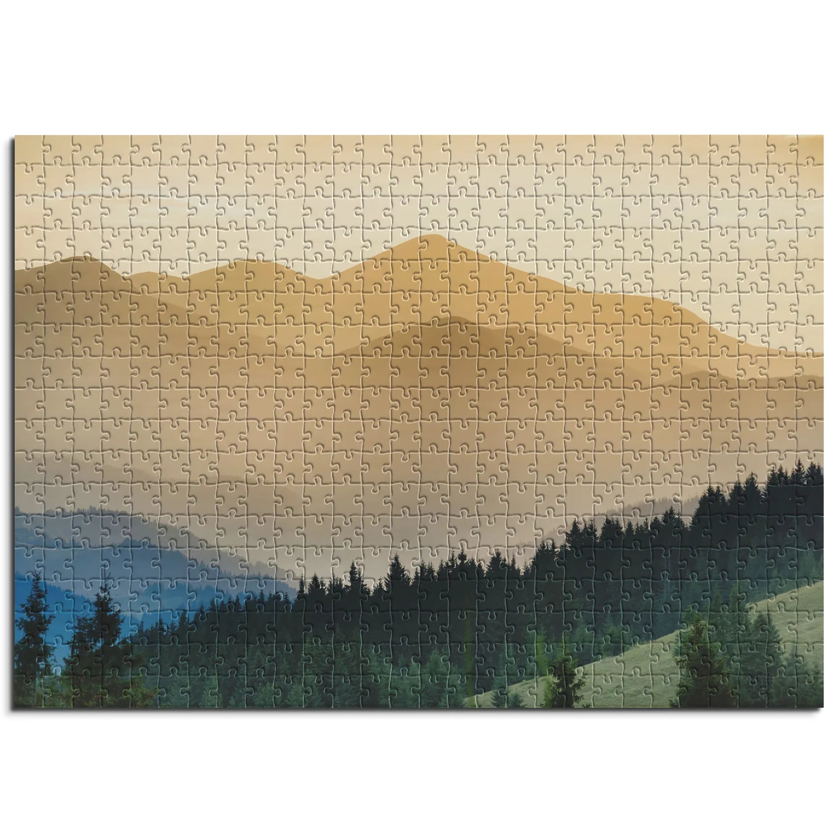 Neblige Bergsilhouetten