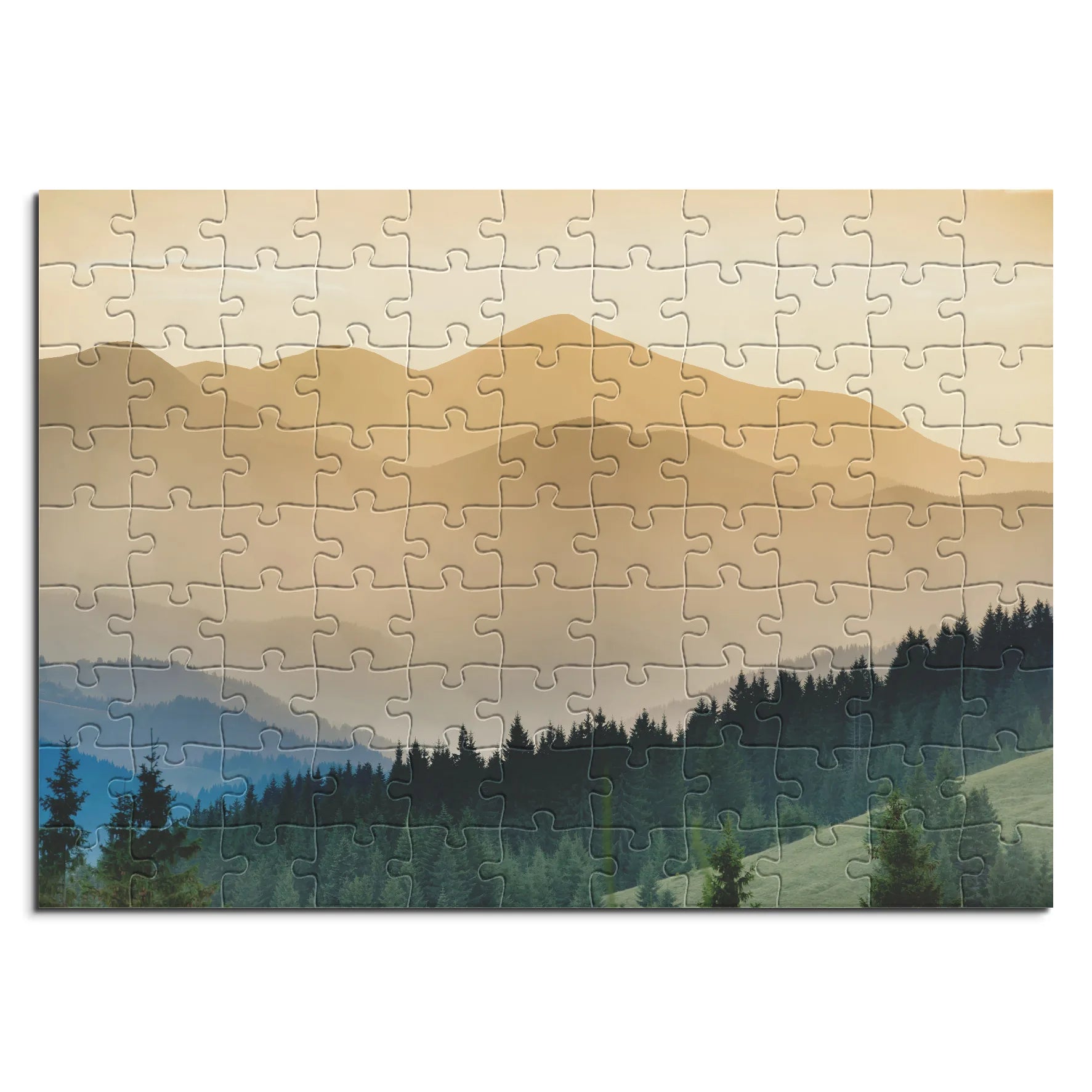 Neblige Bergsilhouetten