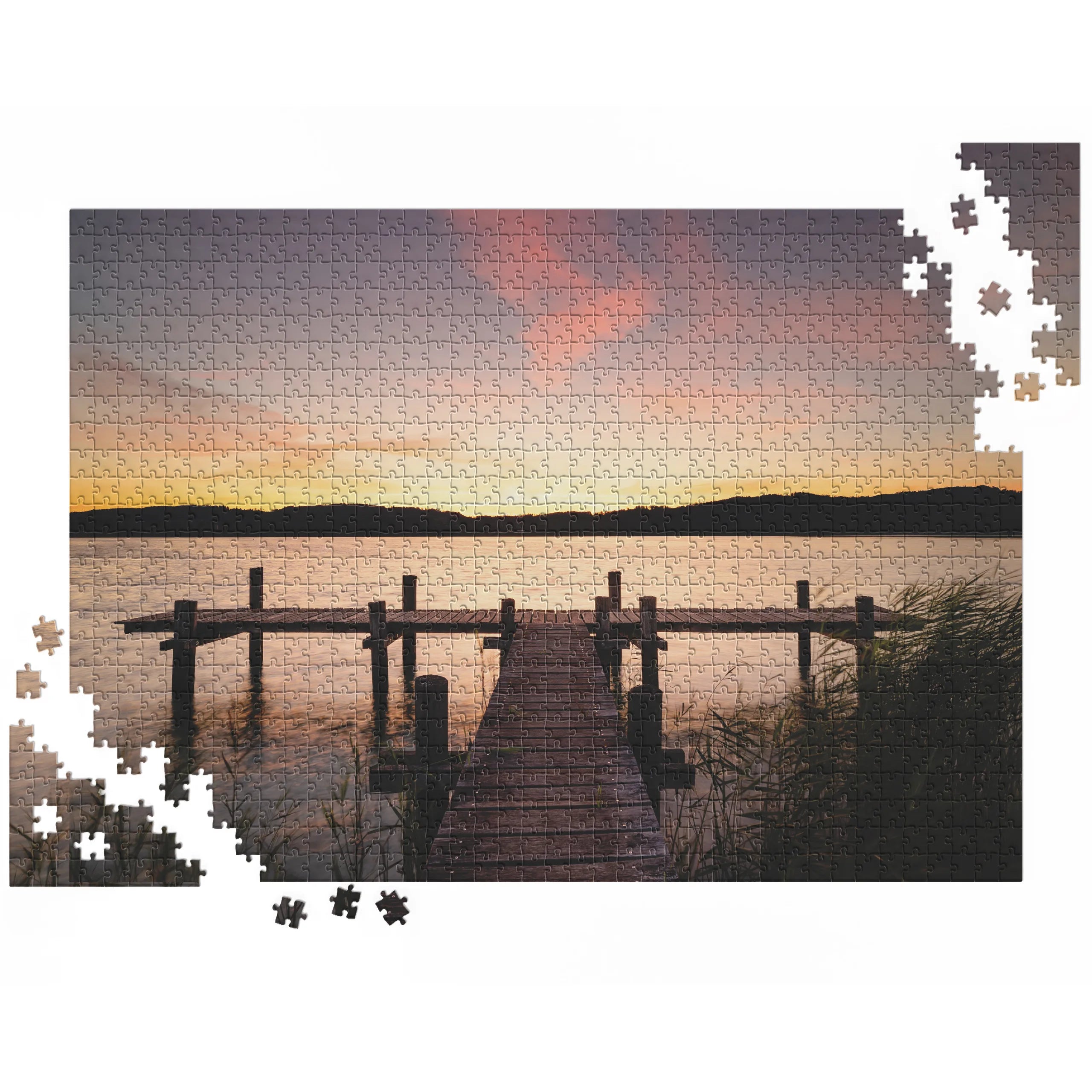 Steg im Sonnenaufgang