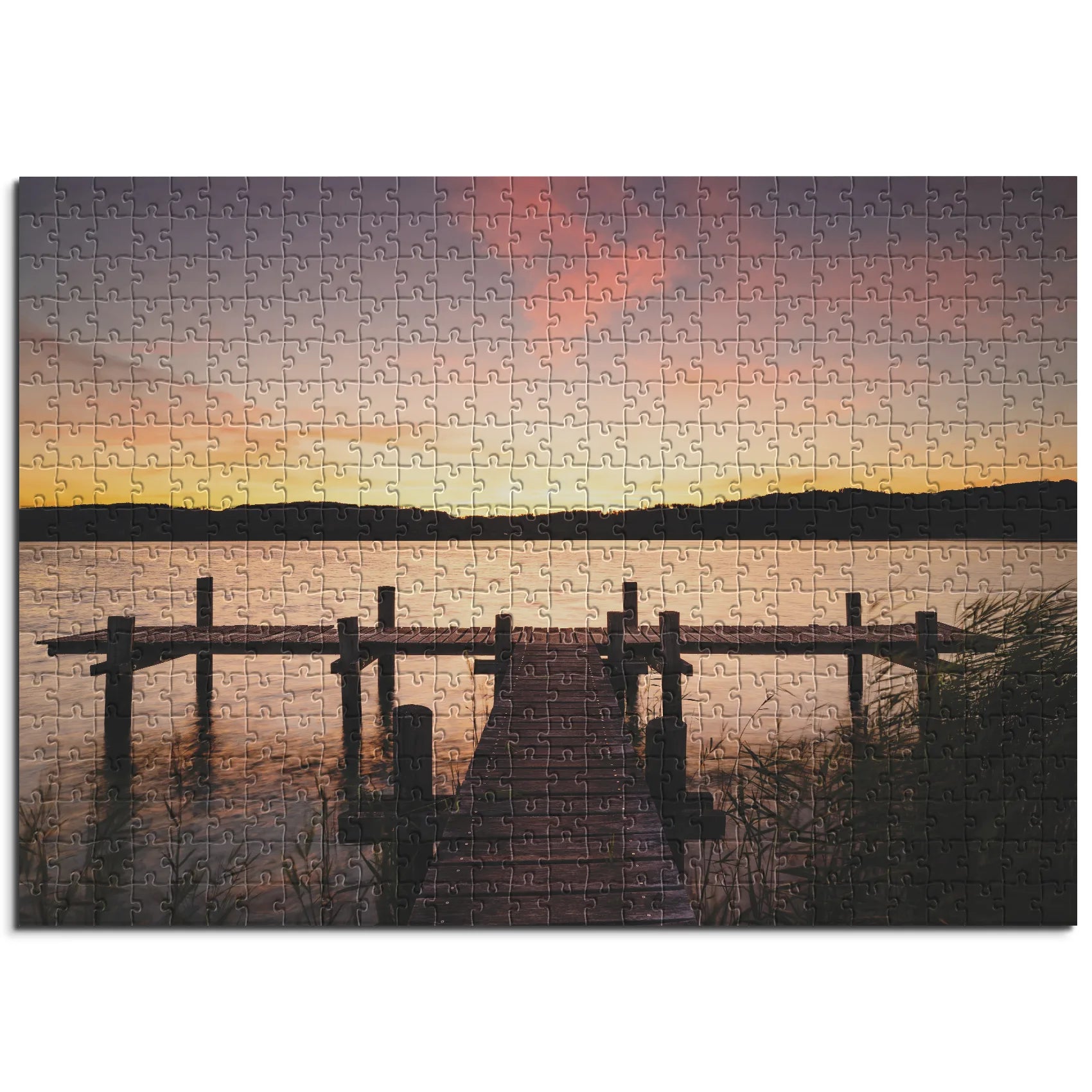 Steg im Sonnenaufgang