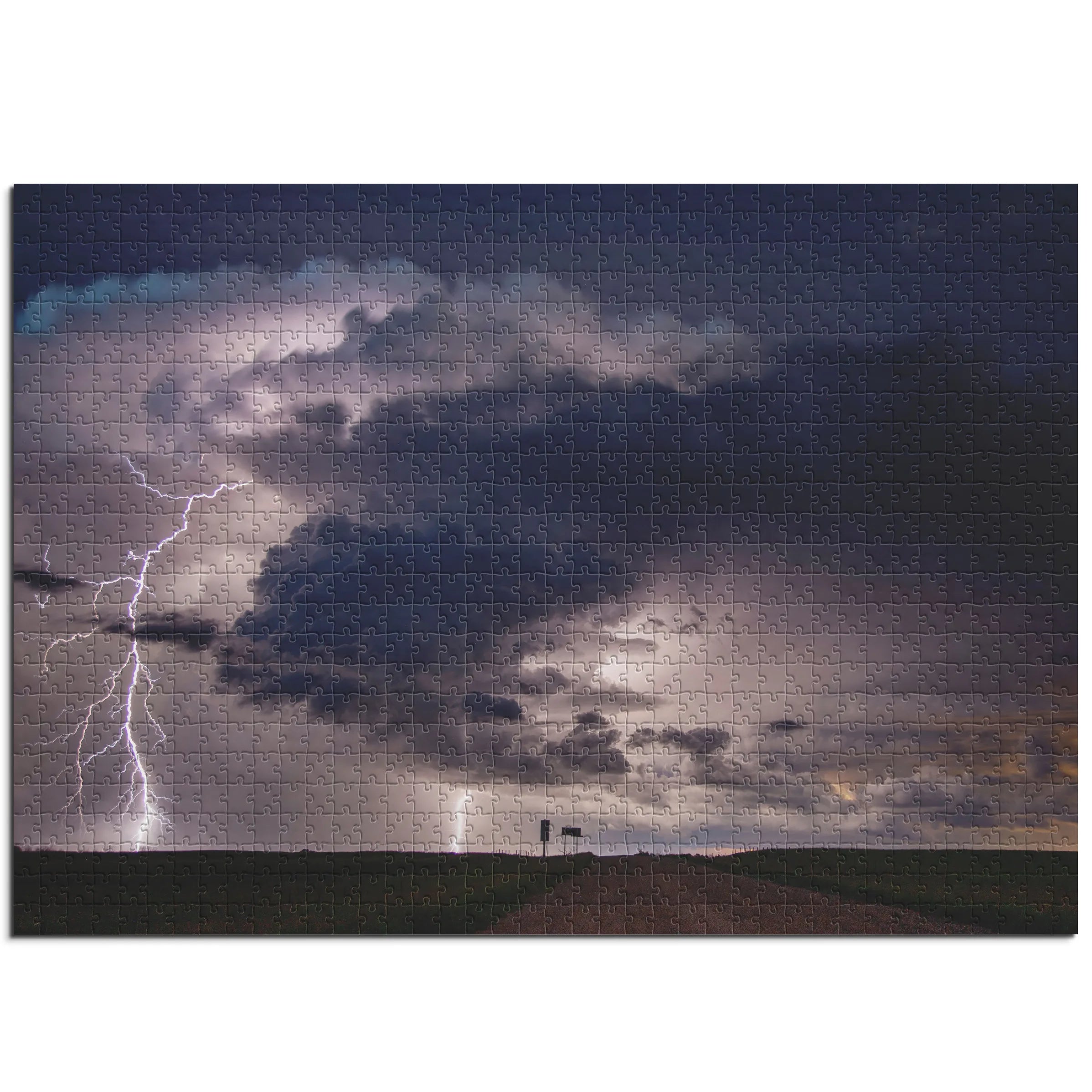 Blitzgewitter über Landschaft