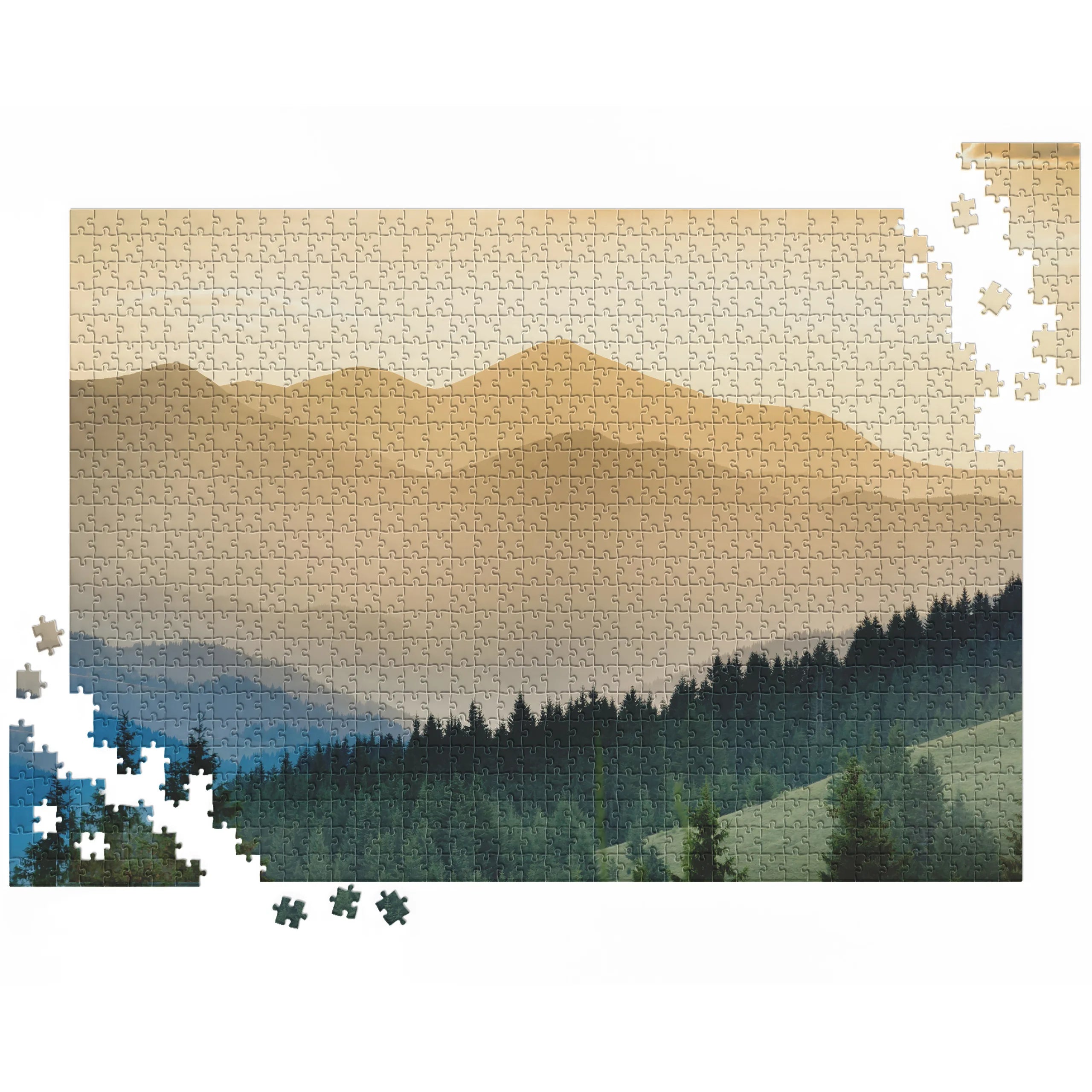 Neblige Bergsilhouetten