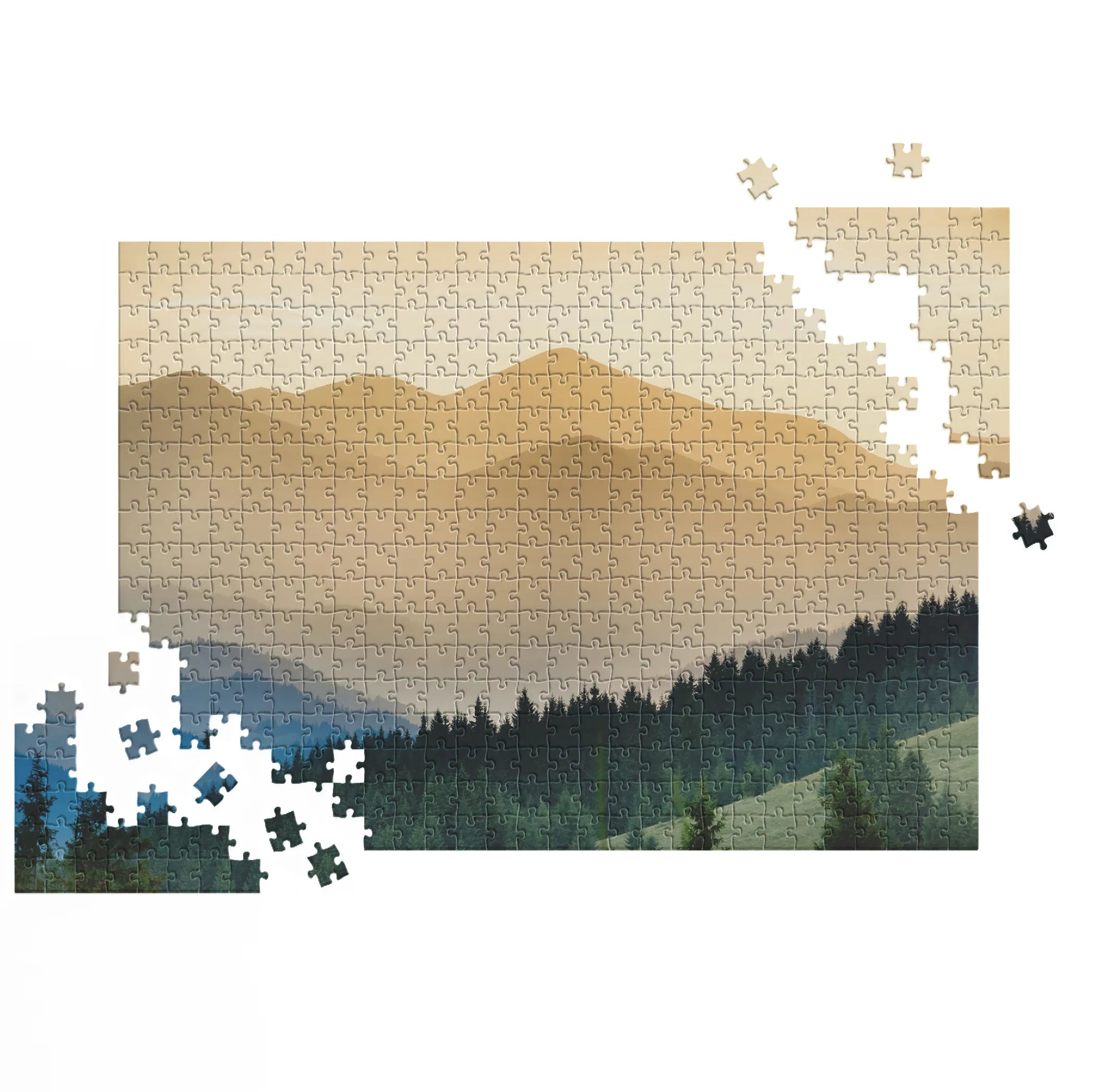 Neblige Bergsilhouetten