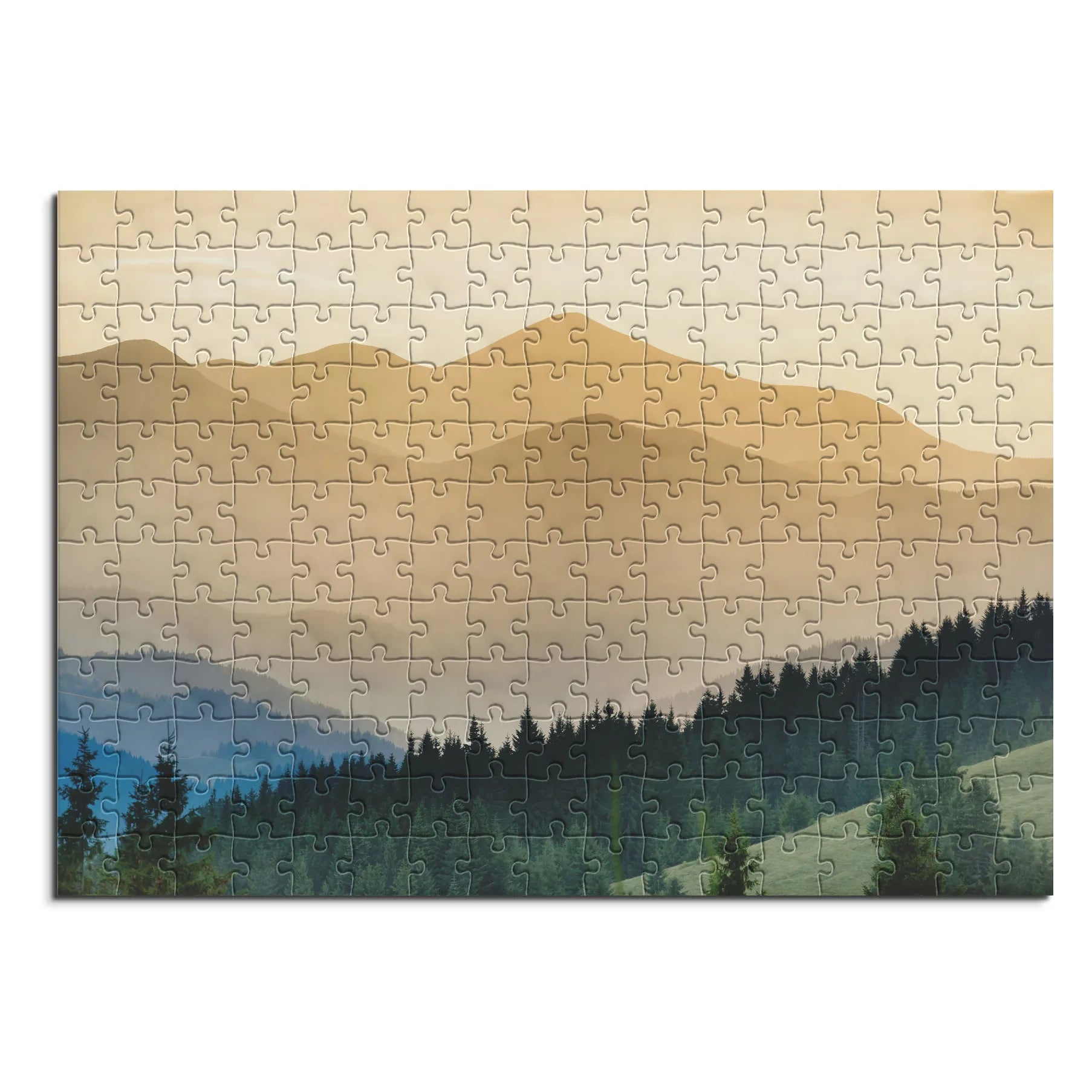 Neblige Bergsilhouetten