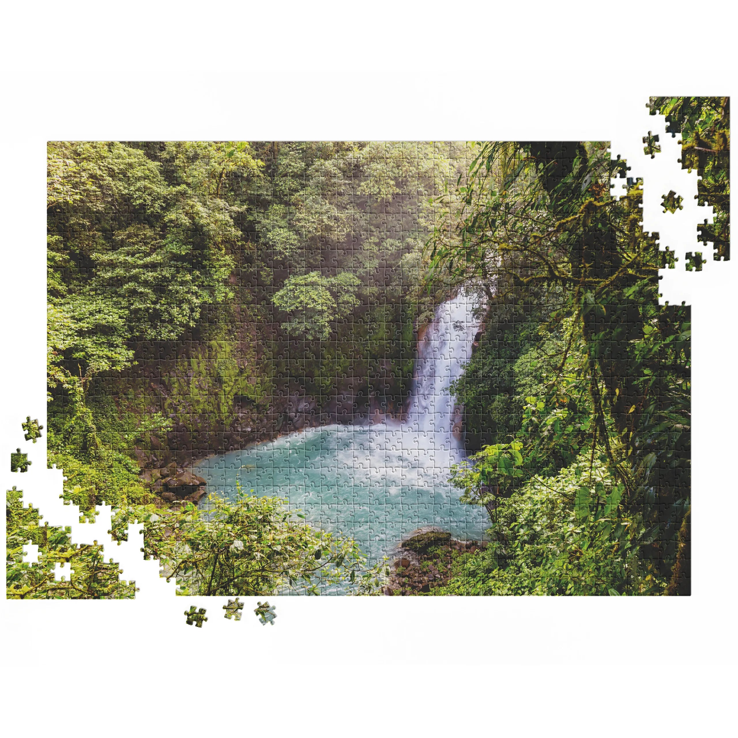 cascade cachée dans la jungle