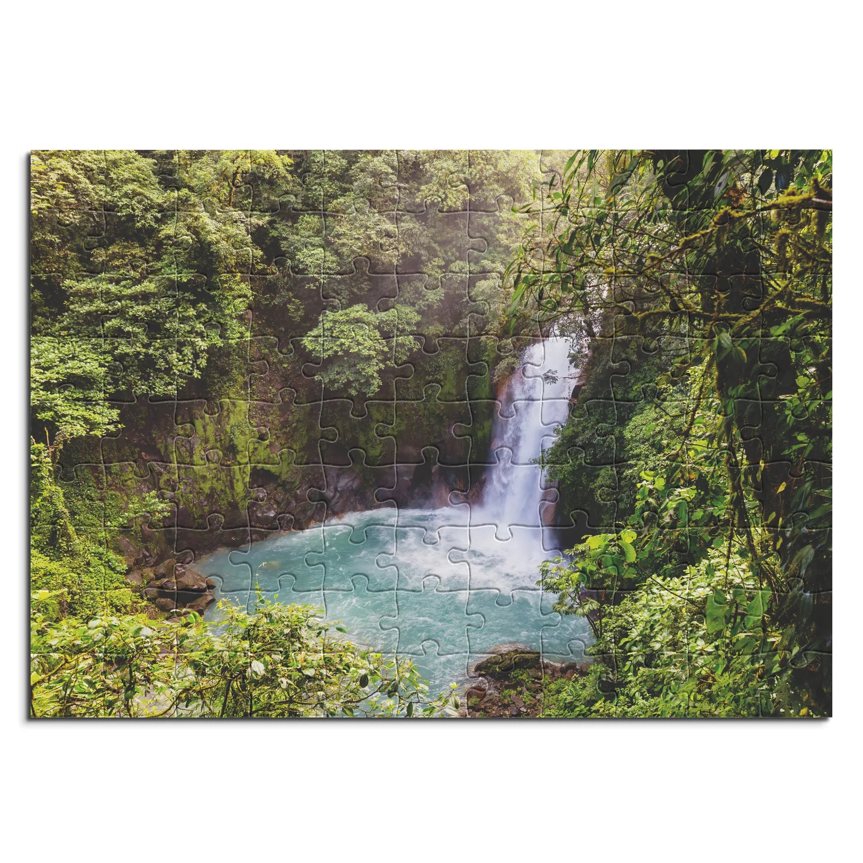 cascade cachée dans la jungle