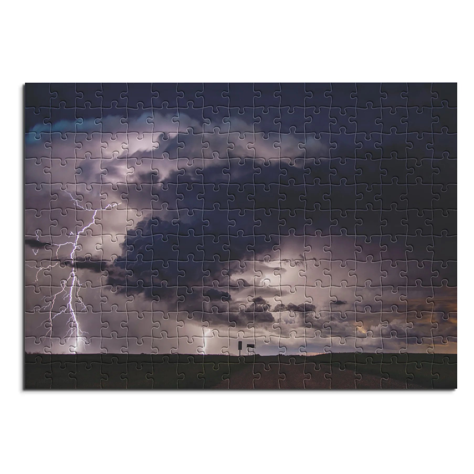 Blitzgewitter über Landschaft