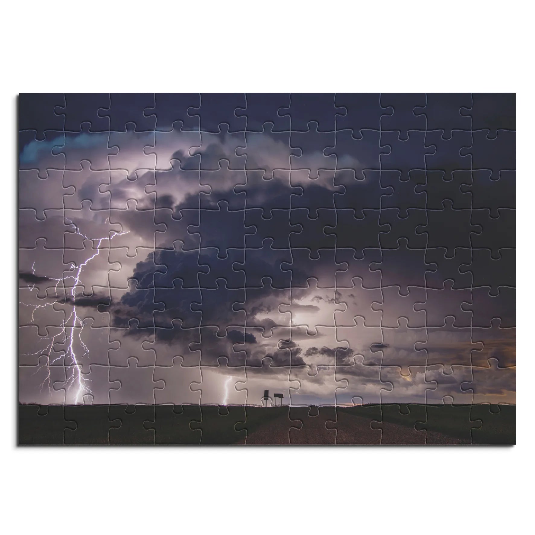 Blitzgewitter über Landschaft